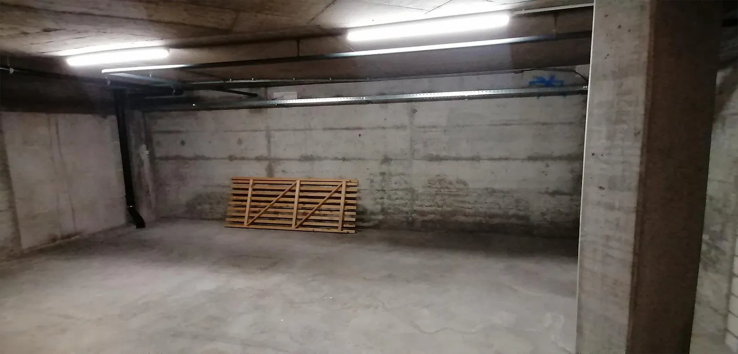 Salle de stockage 42m² - Photo 2 sur 3