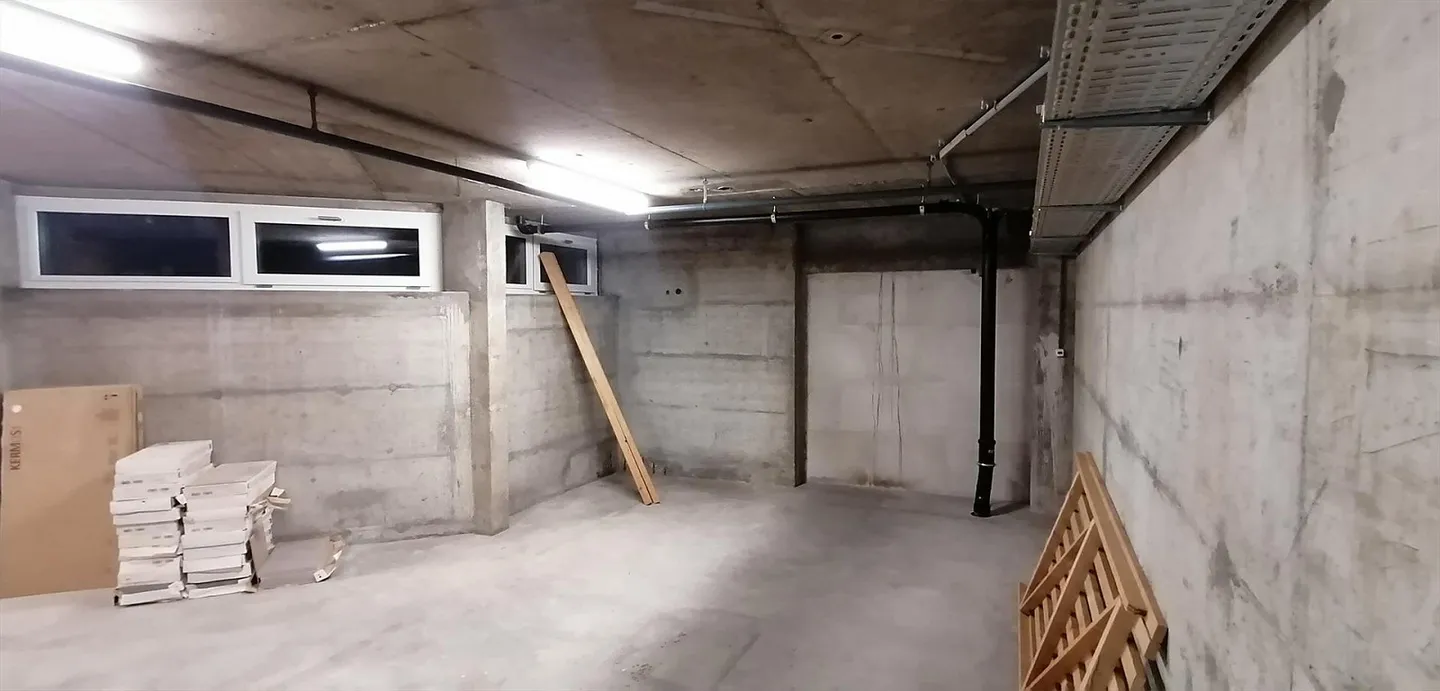 Salle de stockage 42m² - Photo 3 sur 3