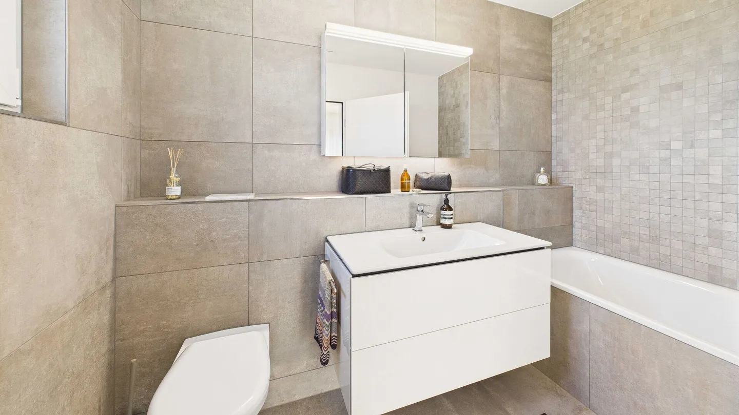Vivere contemporaneo con loggia e layout ben progettato - Foto 8 di 10