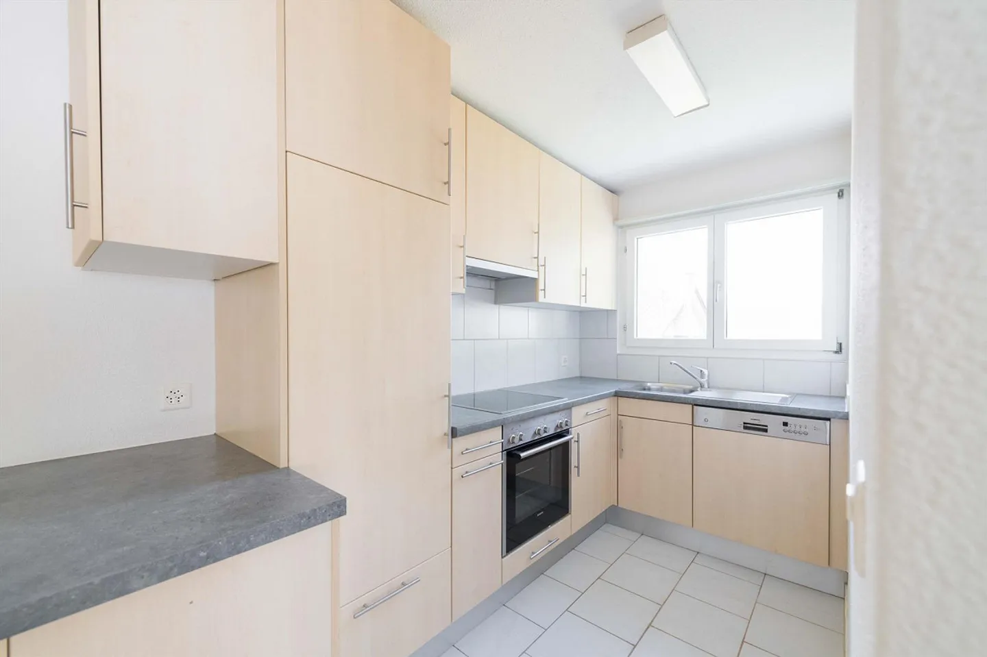 Bright spacious 4 1/2 room apartment in Erstfeld - Photo 3 of 5