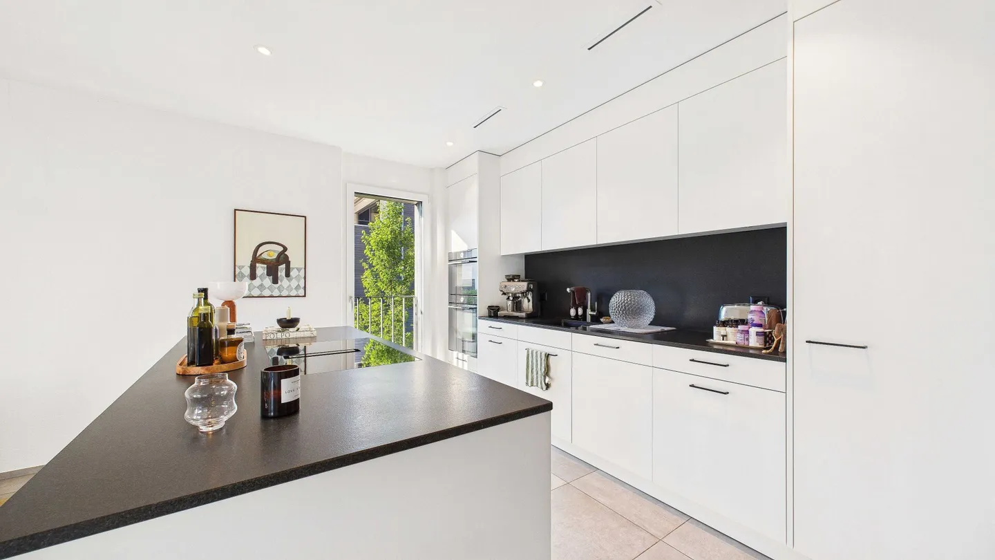 Vivere contemporaneo con loggia e layout ben progettato - Foto 3 di 10