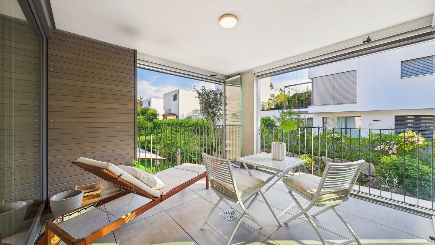 Vivere contemporaneo con loggia e layout ben progettato - Foto 4 di 10