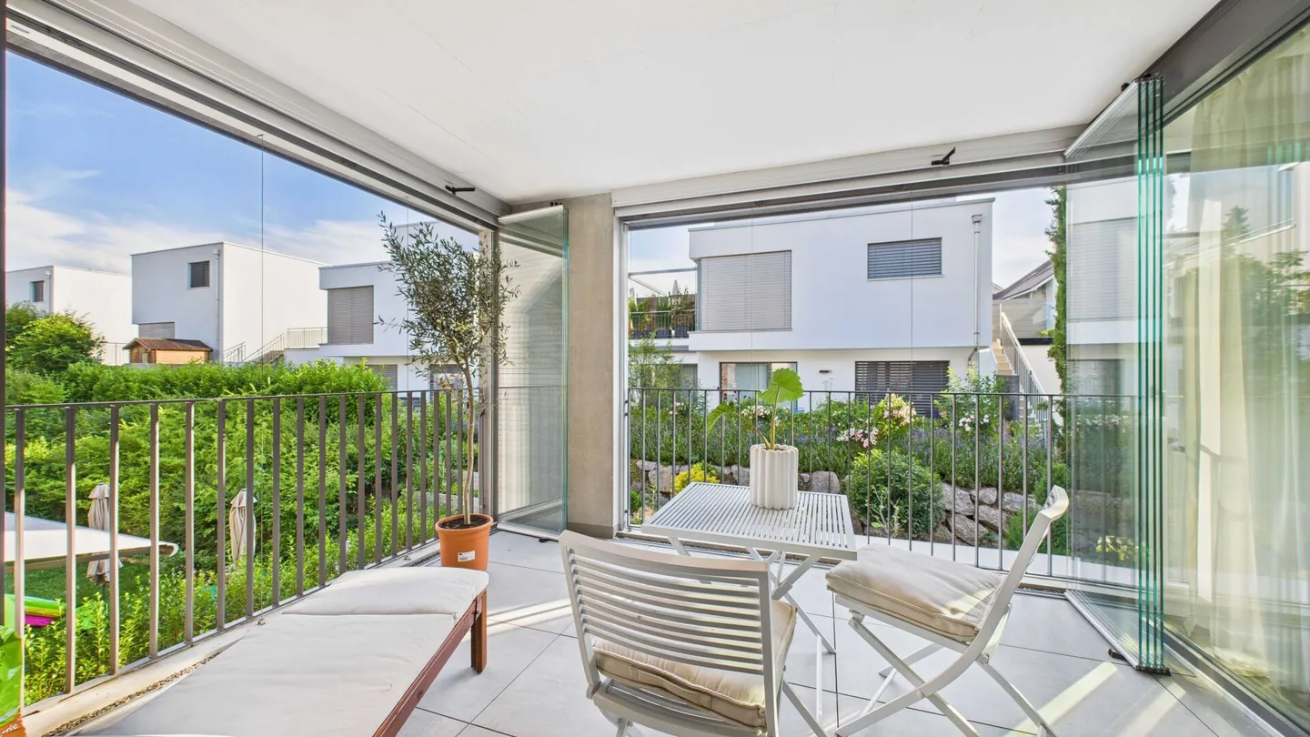 Vivere contemporaneo con loggia e layout ben progettato - Foto 5 di 10