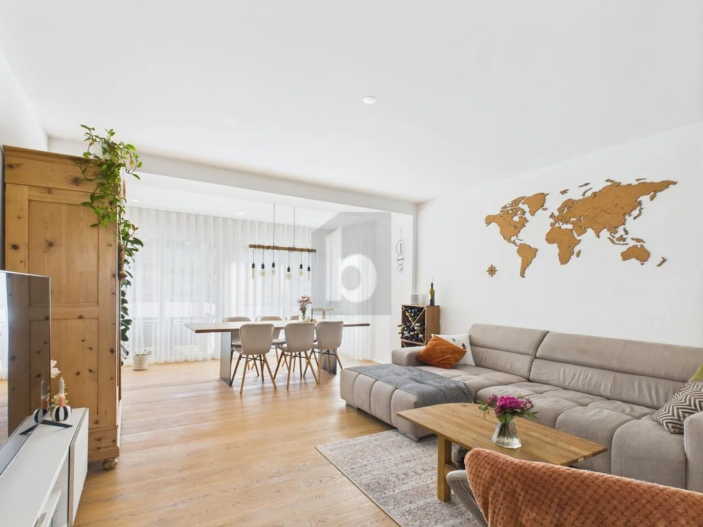 LICHTDURCHFLUTET MIT GROSSEM BALKON - Foto 2 von 6