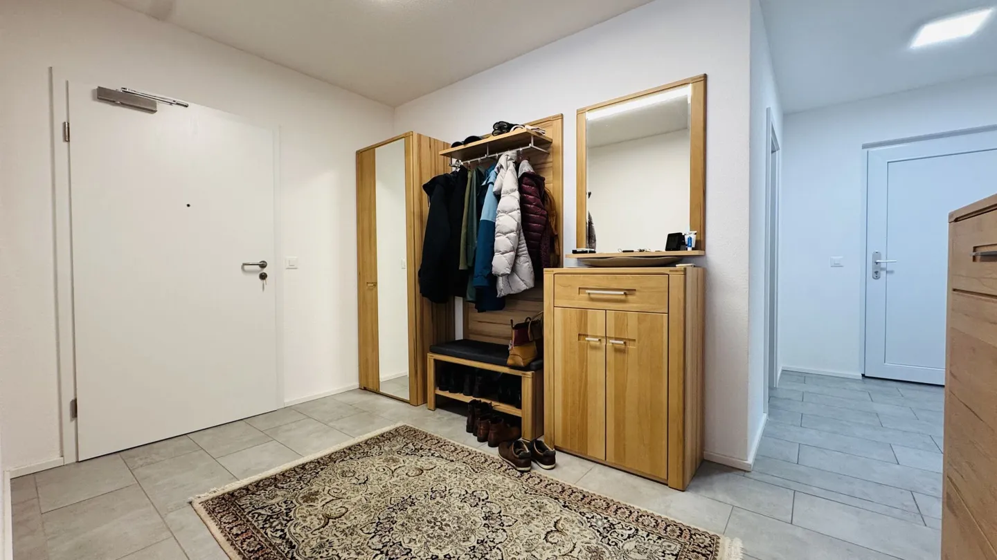 Casa multigenerazionale con 3 unità abitative, capanno e 15 posti auto - forte rendimento a Zunzgen - Foto 7 di 26