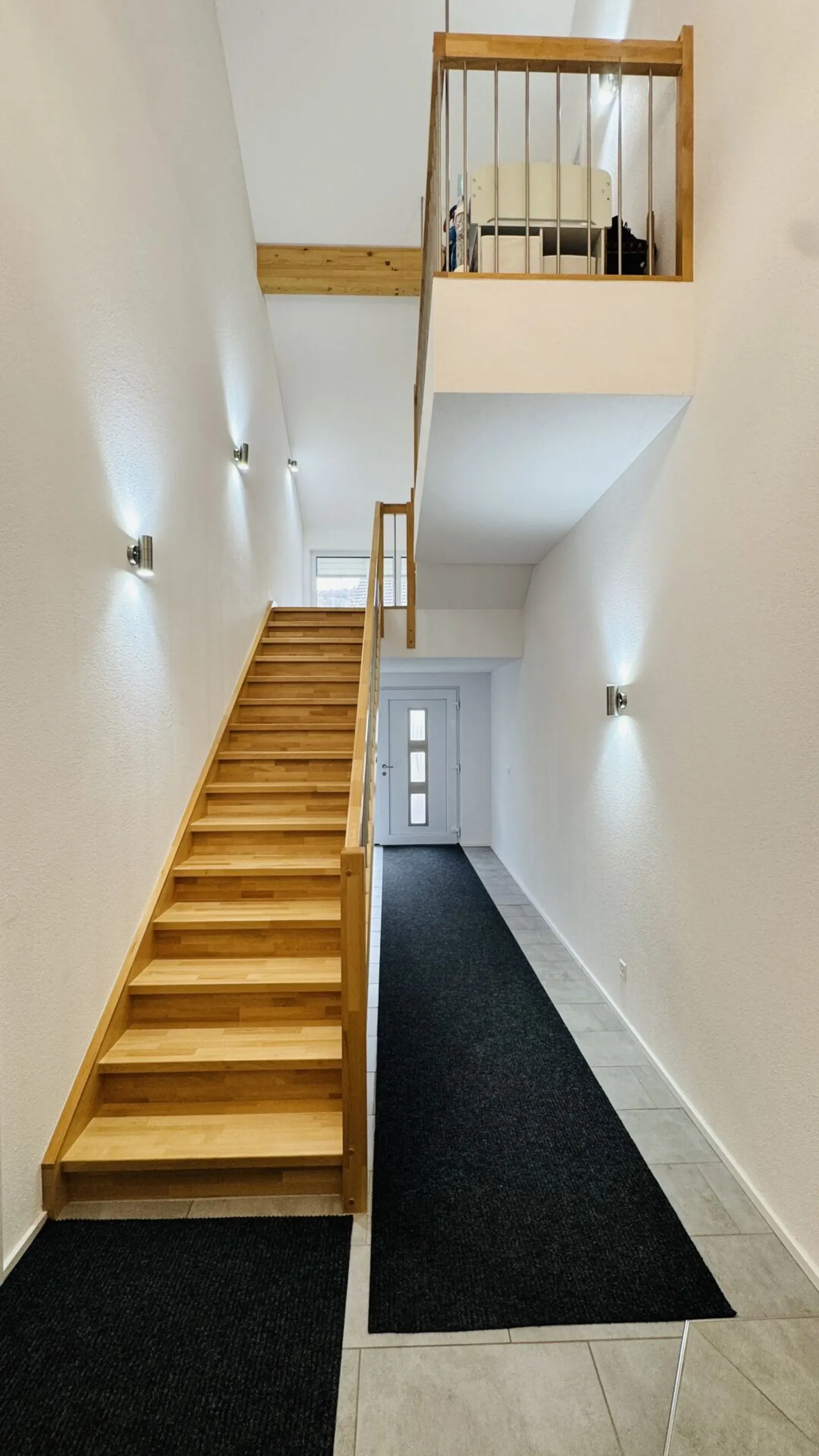 Casa multigenerazionale con 3 unità abitative, capanno e 15 posti auto - forte rendimento a Zunzgen - Foto 16 di 26