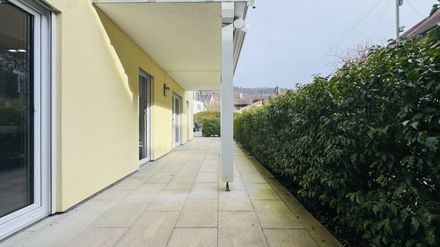 Casa multigenerazionale con 3 unità abitative, capanno e 15 posti auto - forte rendimento a Zunzgen - Foto 21 di 26