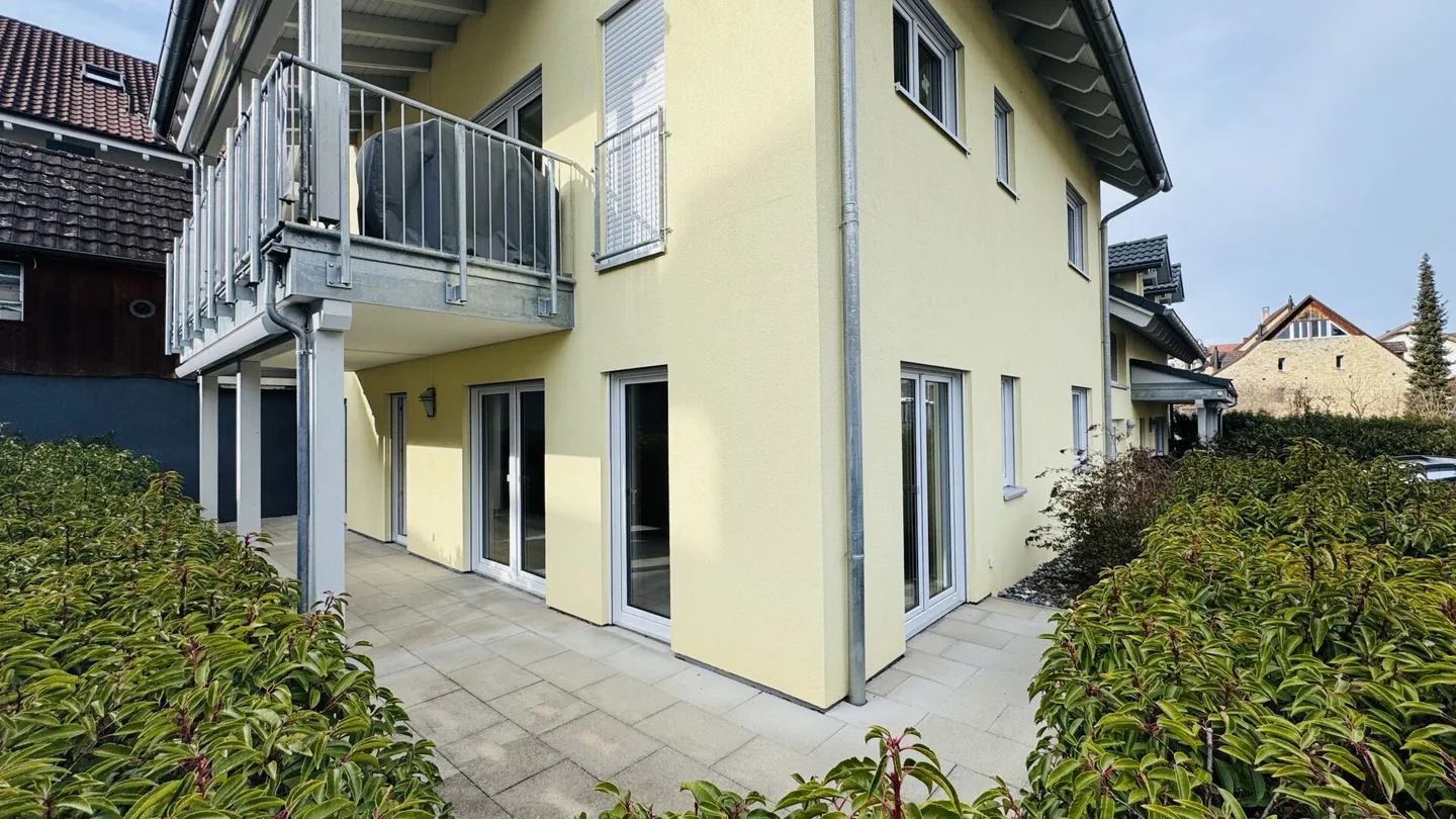 Casa multigenerazionale con 3 unità abitative, capanno e 15 posti auto - forte rendimento a Zunzgen - Foto 22 di 26