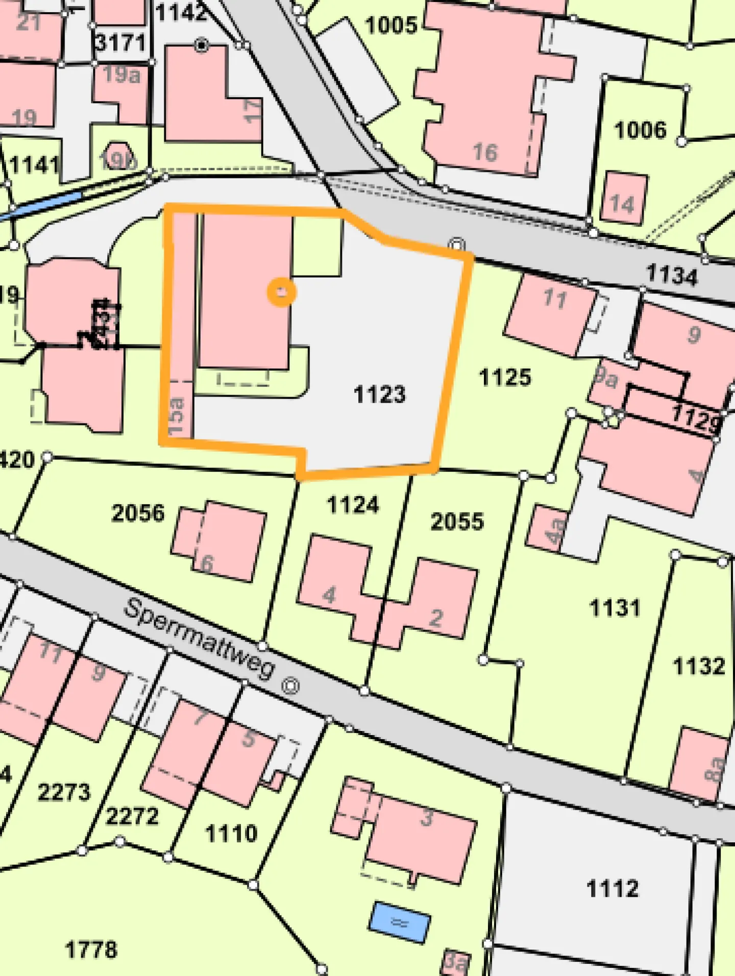 Casa multigenerazionale con 3 unità abitative, capanno e 15 posti auto - forte rendimento a Zunzgen - Foto 26 di 26