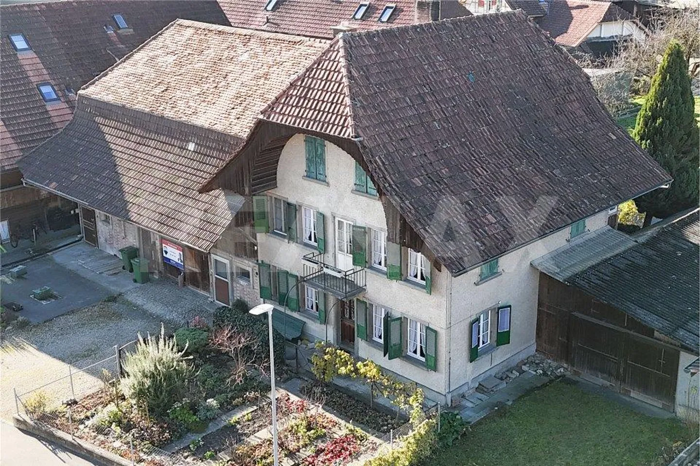 Edificio residenziale e economico di 7 stanze con potenziale di sviluppo - Foto 2 di 13