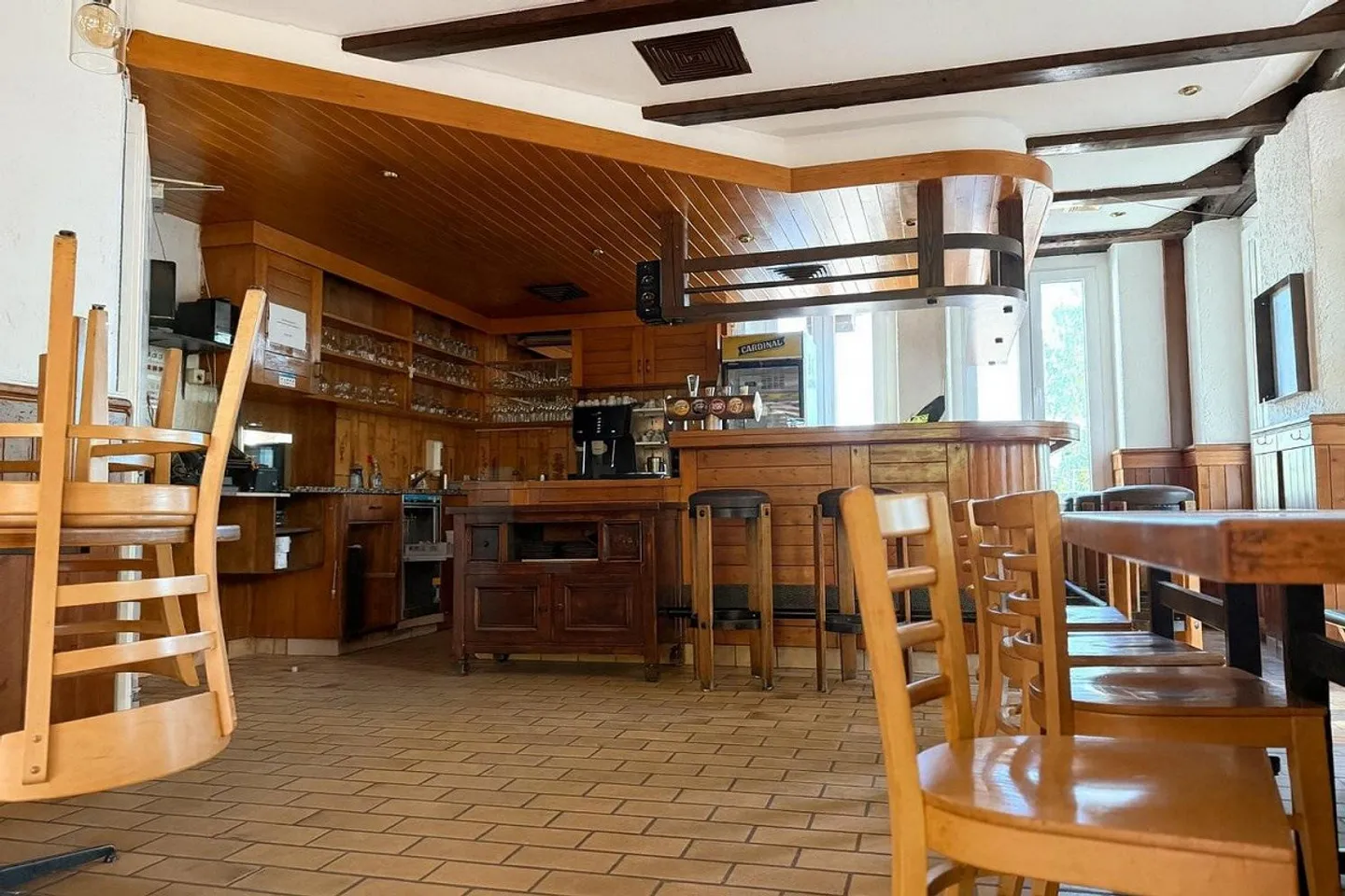 Attraktives Restaurant mit Eventraum und grosser Terrasse zu vermieten - Foto 3 von 13