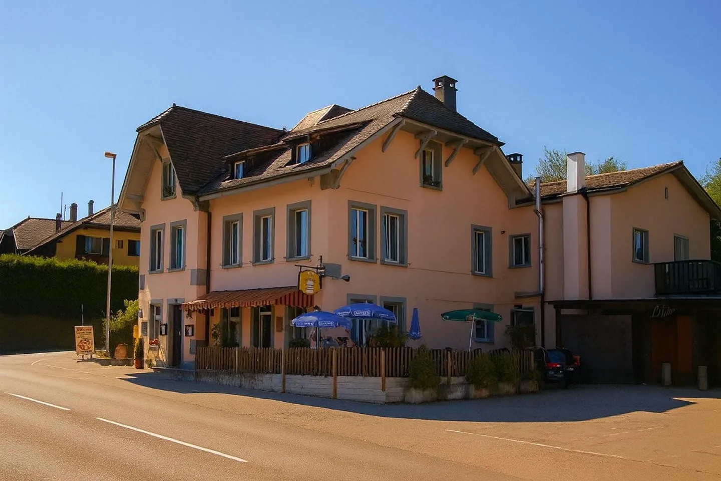 Attraktives Restaurant mit Eventraum und grosser Terrasse zu vermieten - Foto 1 von 13