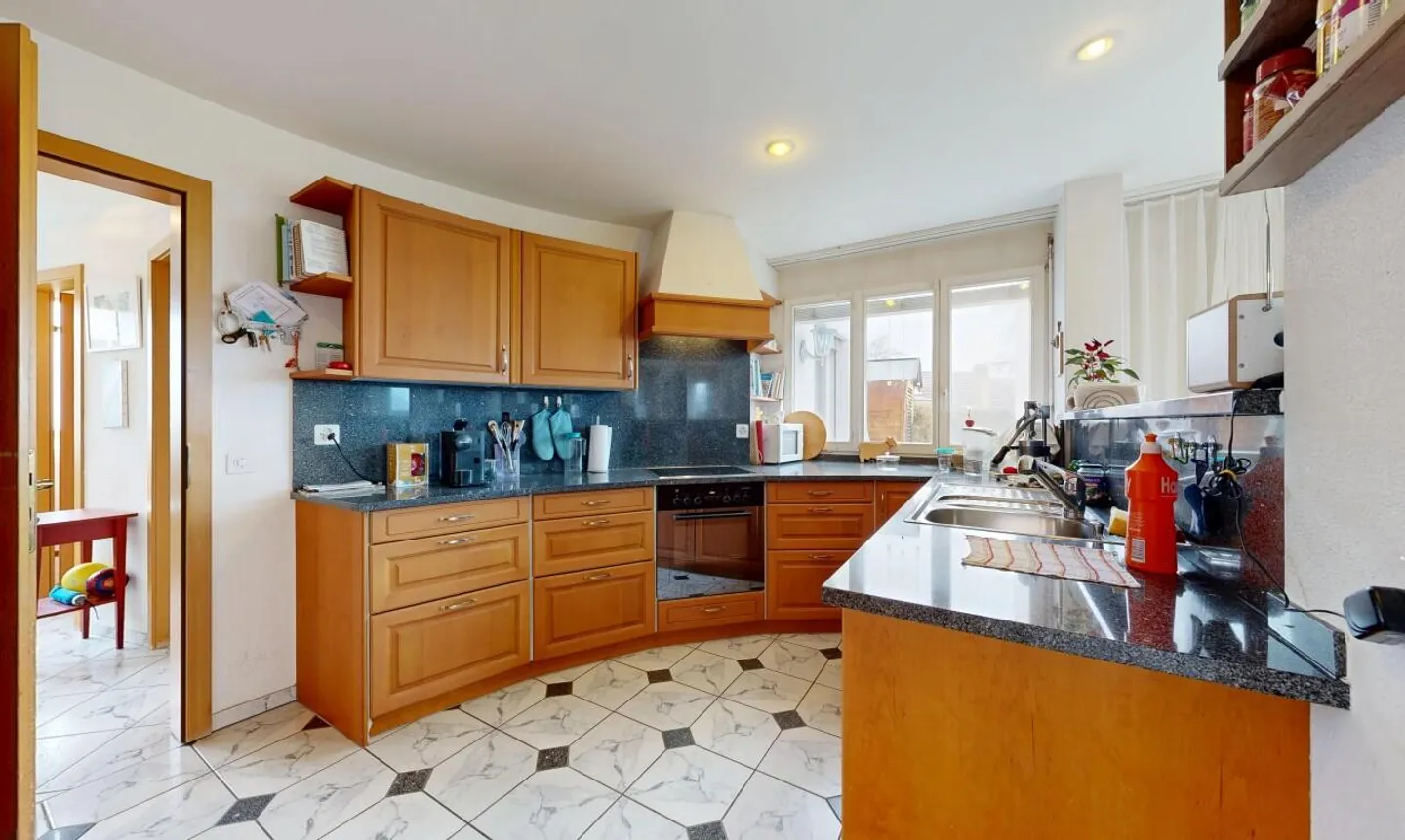 Geräumiges Einfamilienhaus mit Garten - Foto 3 von 11