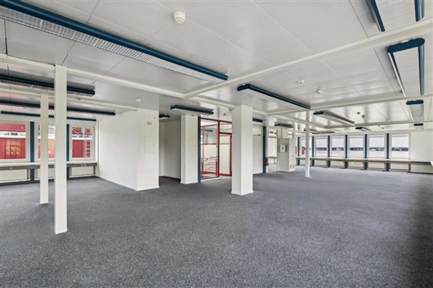 Modern, stylish and ready for your visions - your new office space - Photo 1 of 10