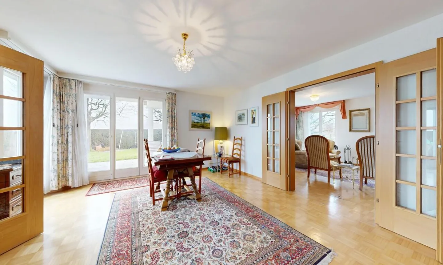 Geräumiges Einfamilienhaus mit Garten - Foto 4 von 11