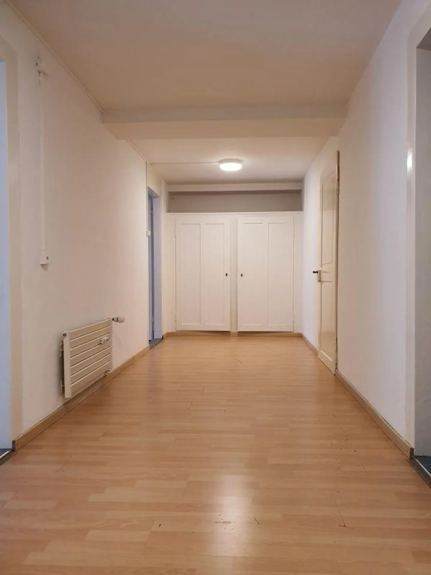 priced and well-preserved 3.0-room penthouse - Photo 5 of 8