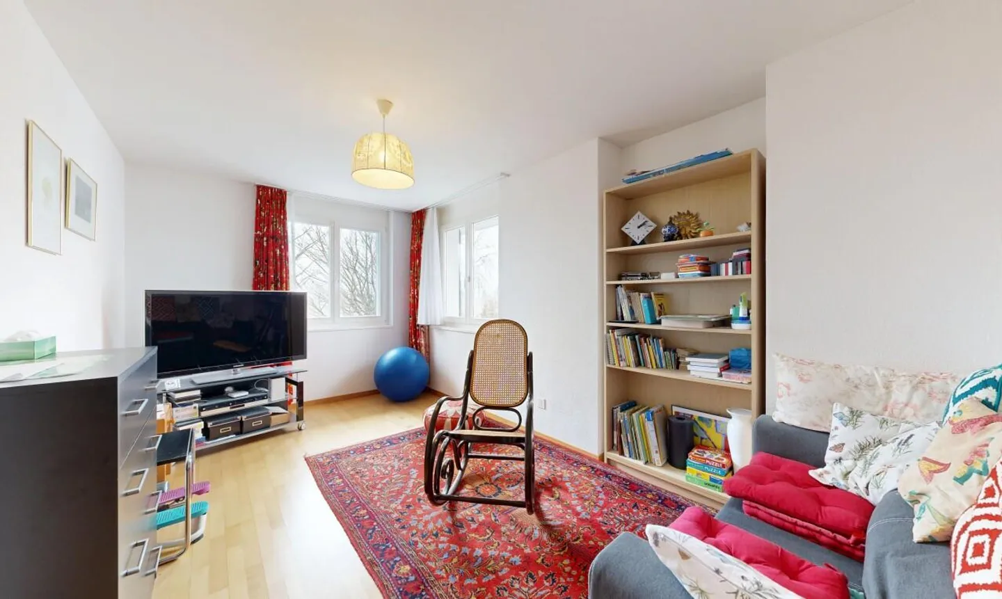 Geräumiges Einfamilienhaus mit Garten - Foto 7 von 11