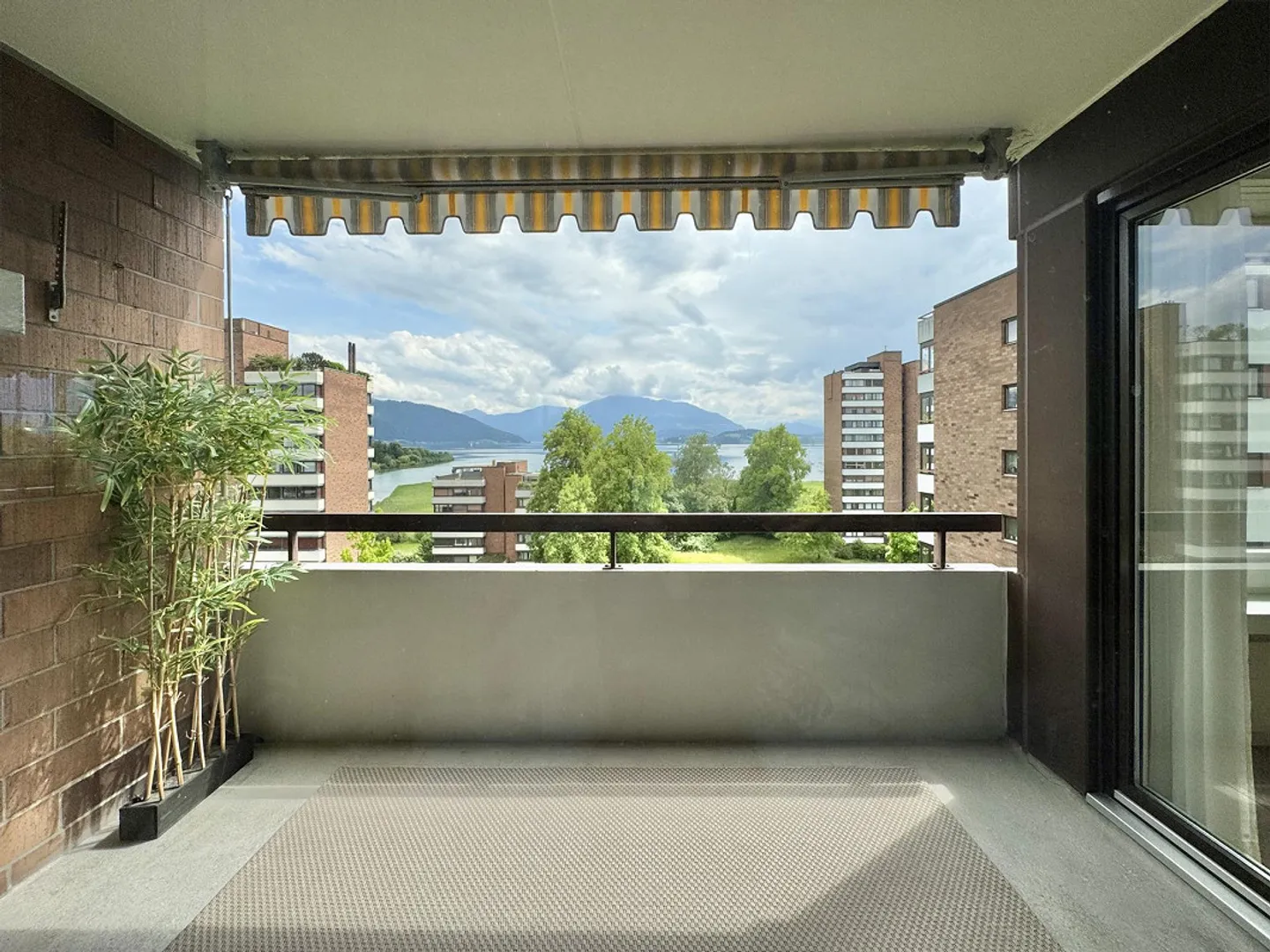 Appartamento arredato 2.5 con vista sulle montagne - Foto 3 di 14