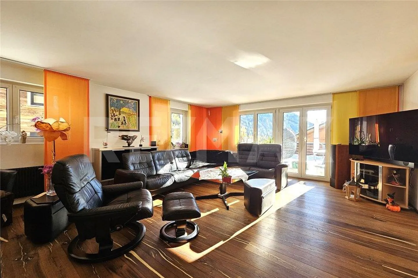 Exclusive living experience in Leukerbad: detached house with style and elegance - Photo 3 of 13