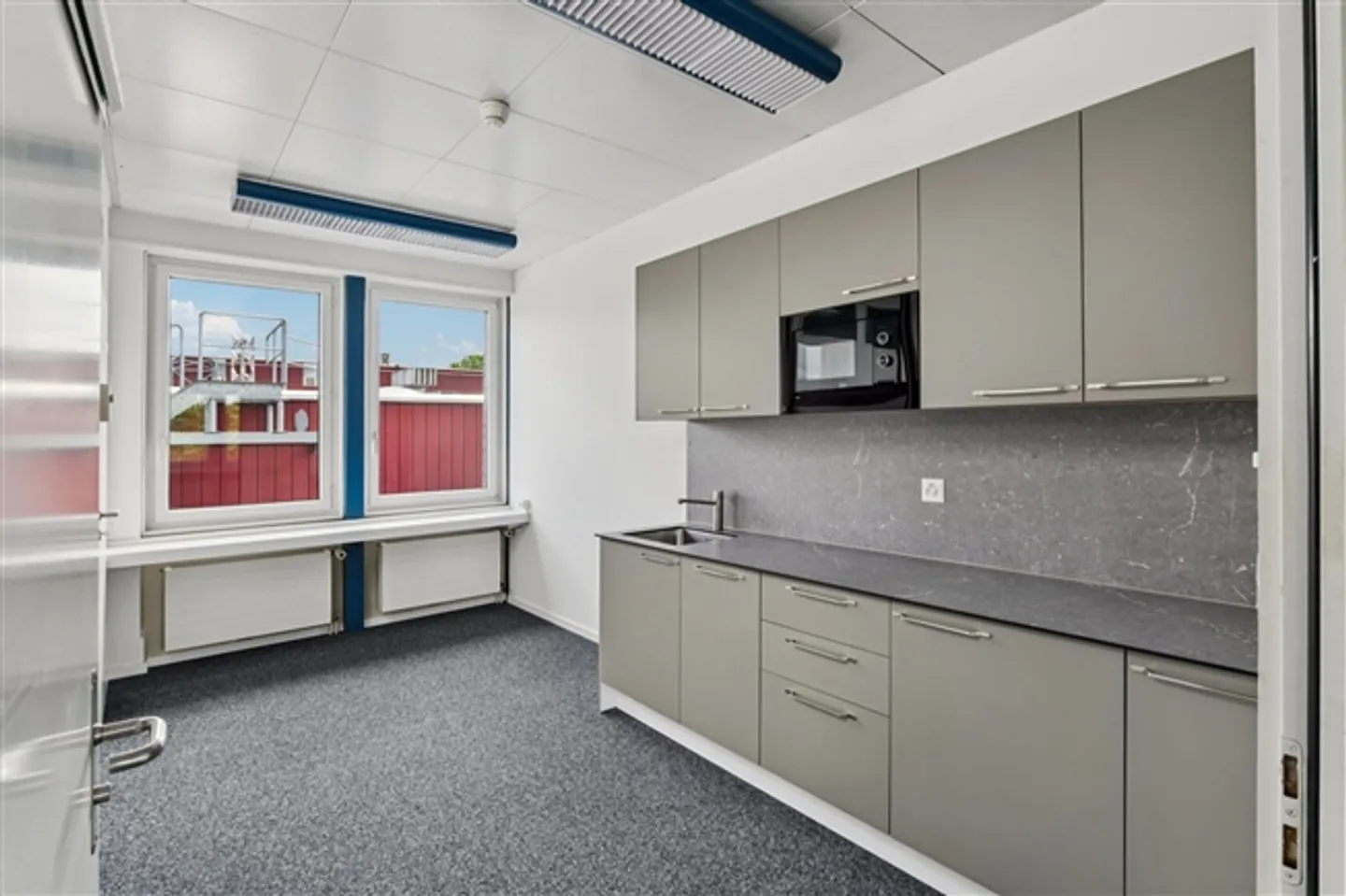 Modern, stylish and ready for your visions - your new office space - Photo 5 of 10