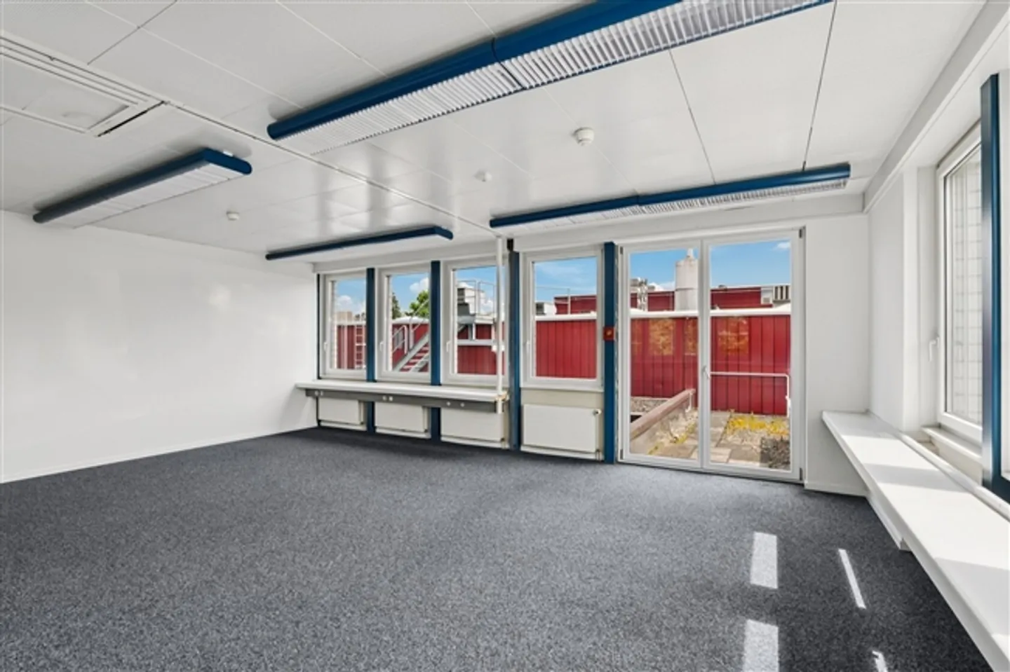 Modern, stylish and ready for your visions - your new office space - Photo 8 of 10