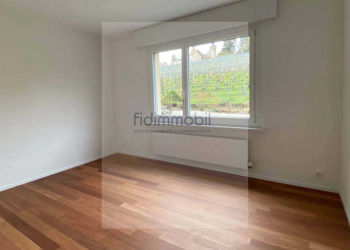 APPARTAMENTO COMPLETAMENTE RISTRUTTURATO CON VISTA IMPAREGGIABILE SUL LAGO - Foto 6 di 10