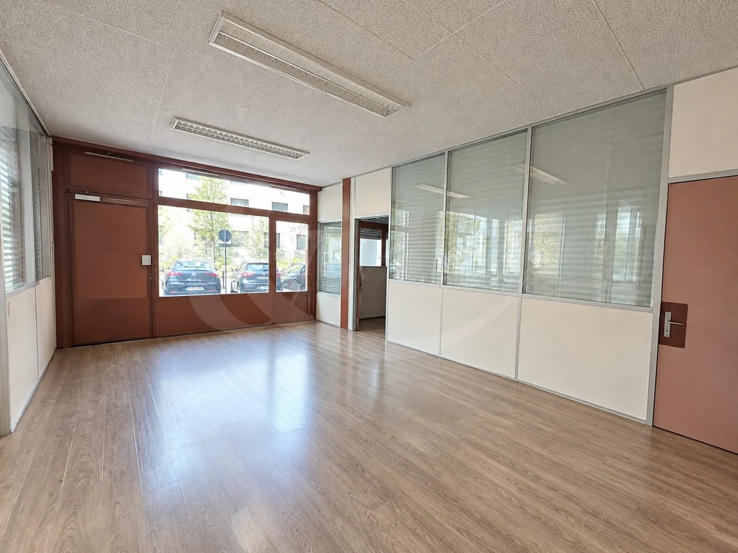 Carouge ? Commercial space of 745 m² on the ground floor, in two PPE lots, rented until... - Photo 4 of 6