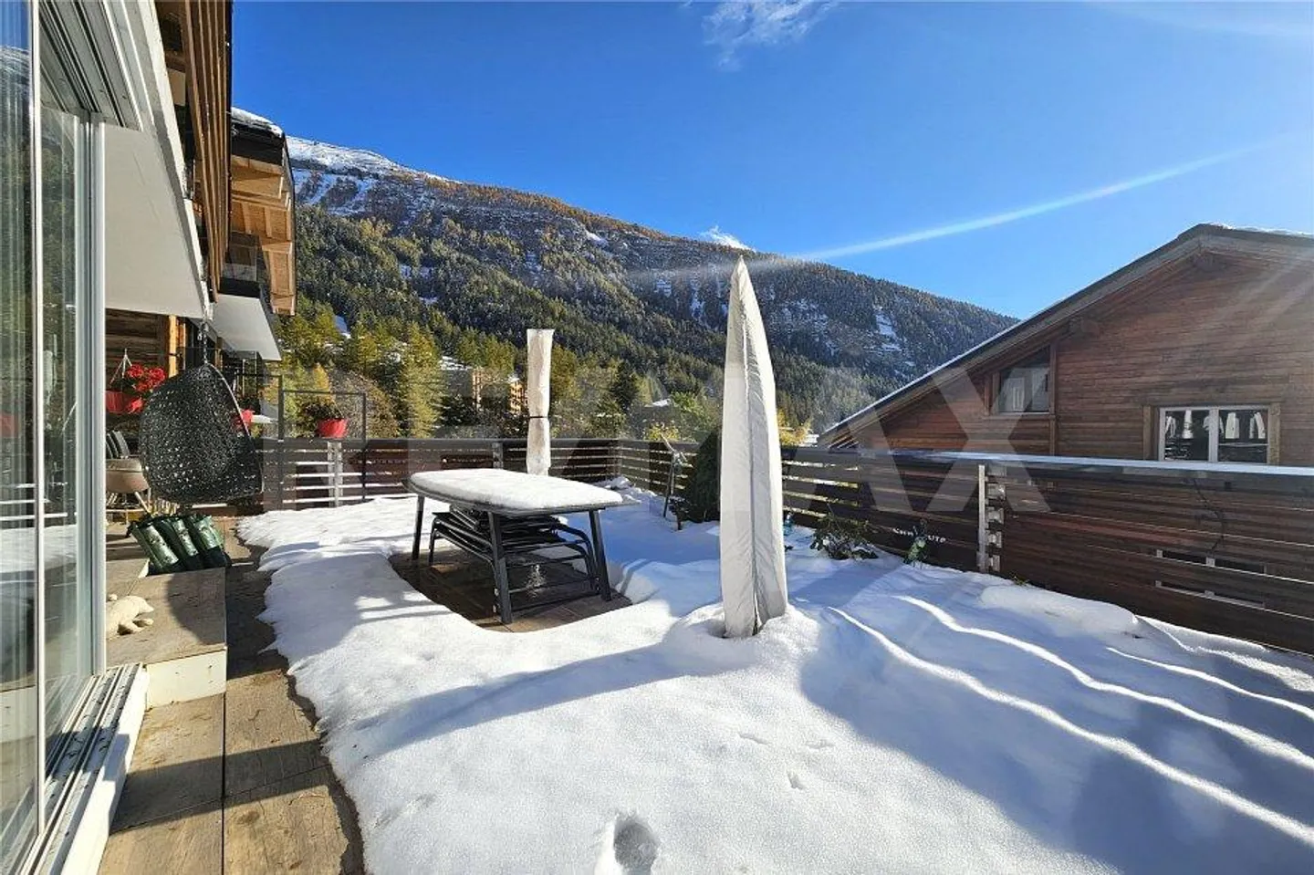 Exclusive living experience in Leukerbad: detached house with style and elegance - Photo 10 of 13