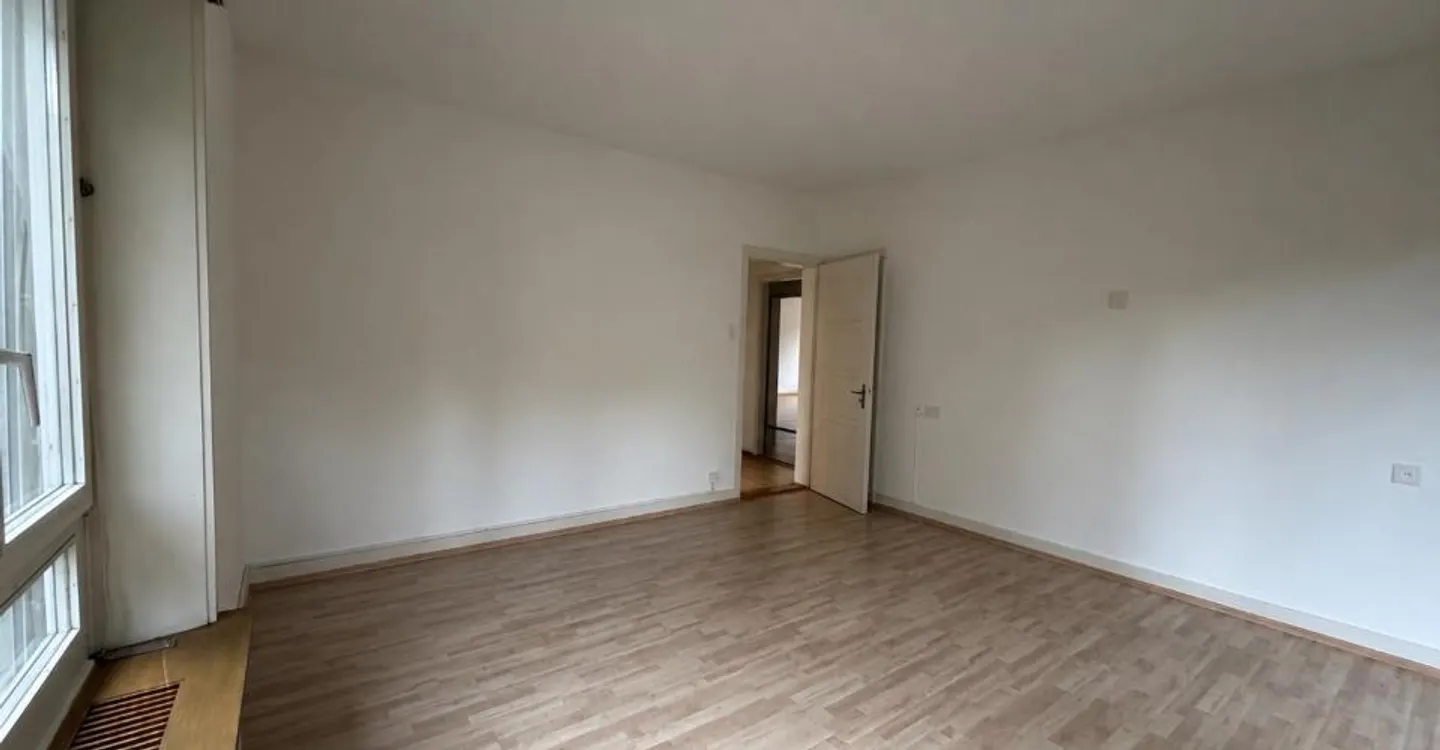 Spacious apartment in a central location - Photo 6 of 8