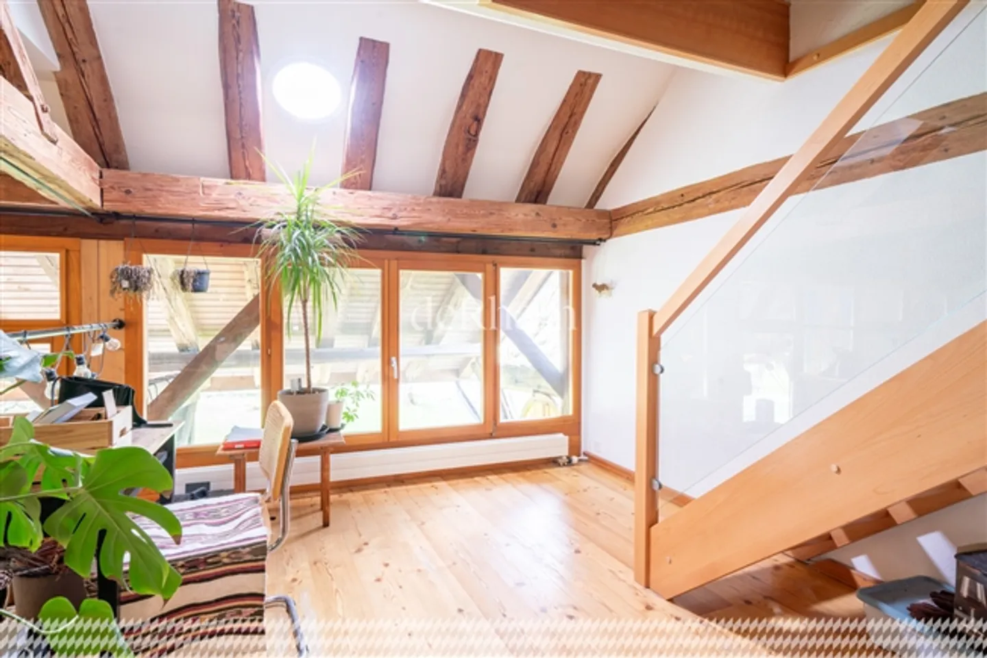 Renovated farmhouse with two units on a plot of 2,358 m2 - Photo 10 of 20