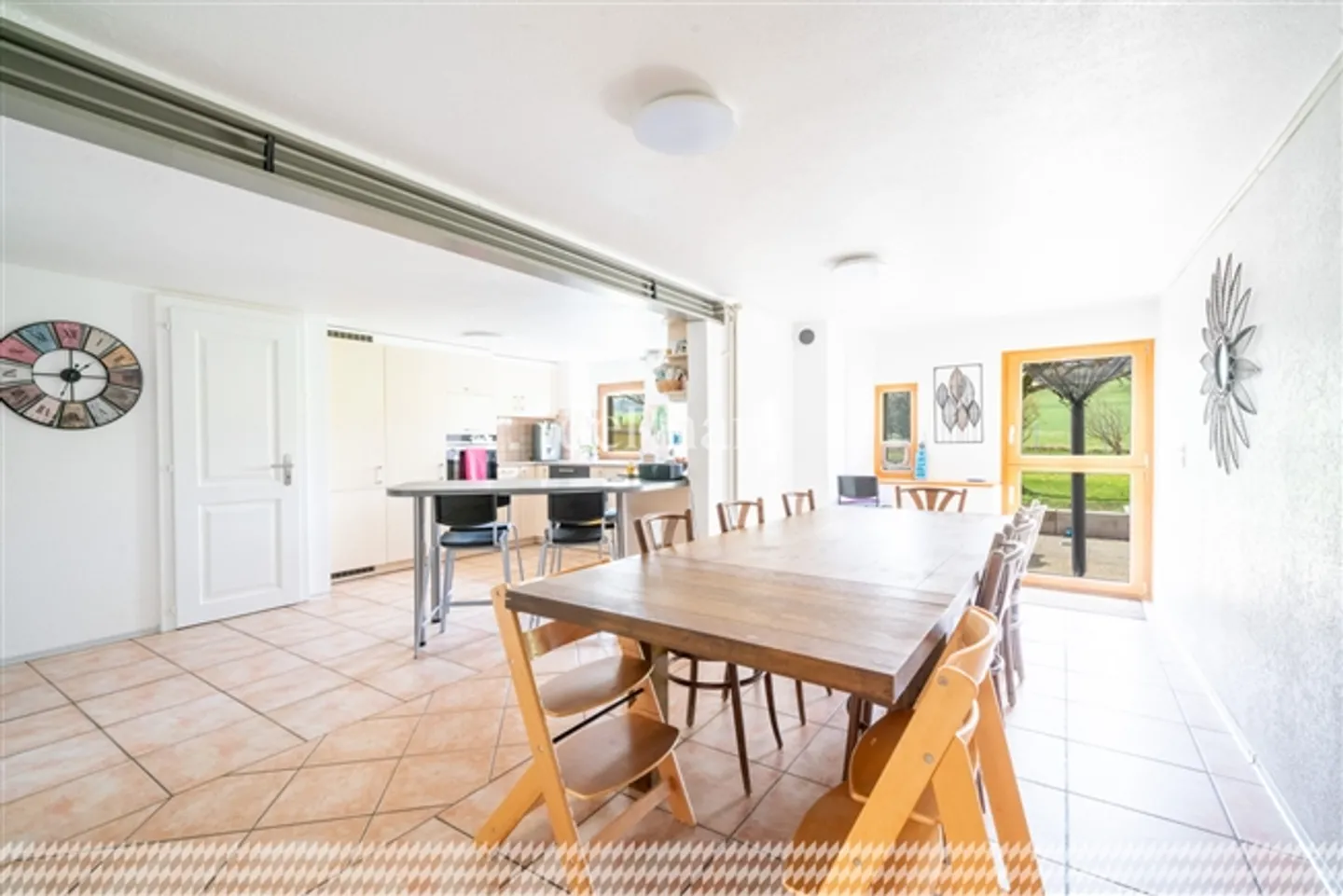 Renovated farmhouse with two units on a plot of 2,358 m2 - Photo 4 of 20