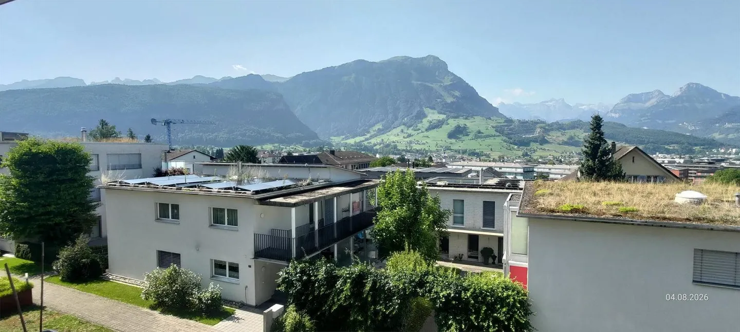 Spacious 5½-room apartment with two balconies in Schwyz - Photo 1 of 11