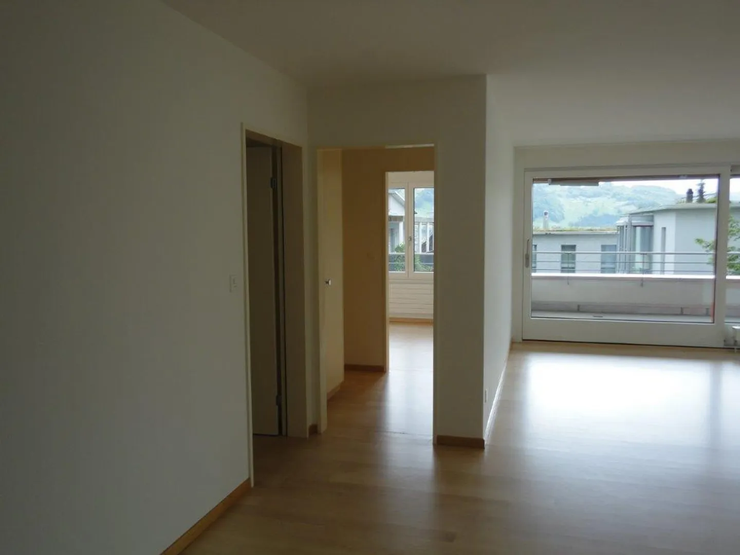 Spacious 5½-room apartment with two balconies in Schwyz - Photo 2 of 11