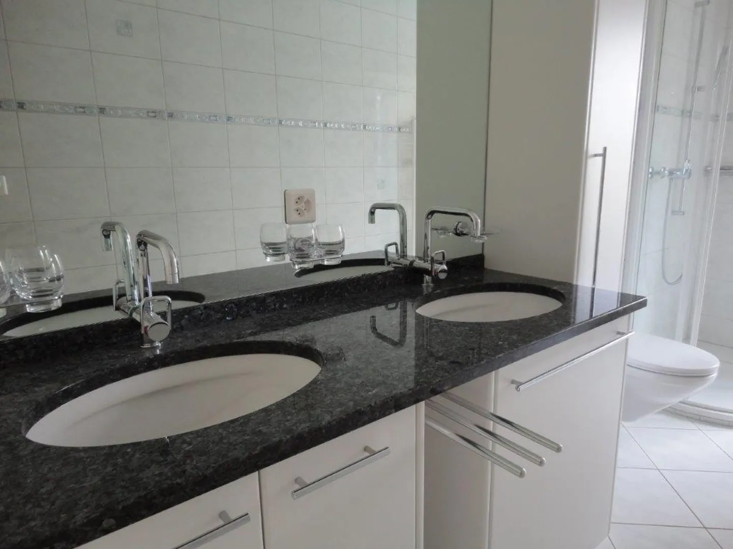 Spacious 5½-room apartment with two balconies in Schwyz - Photo 10 of 11