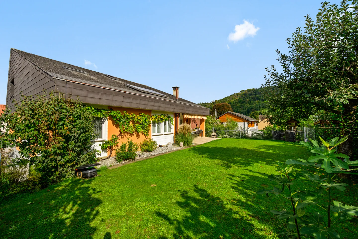 Ampia casa unifamiliare di 8,5 stanze con giardino - Foto 1 di 15