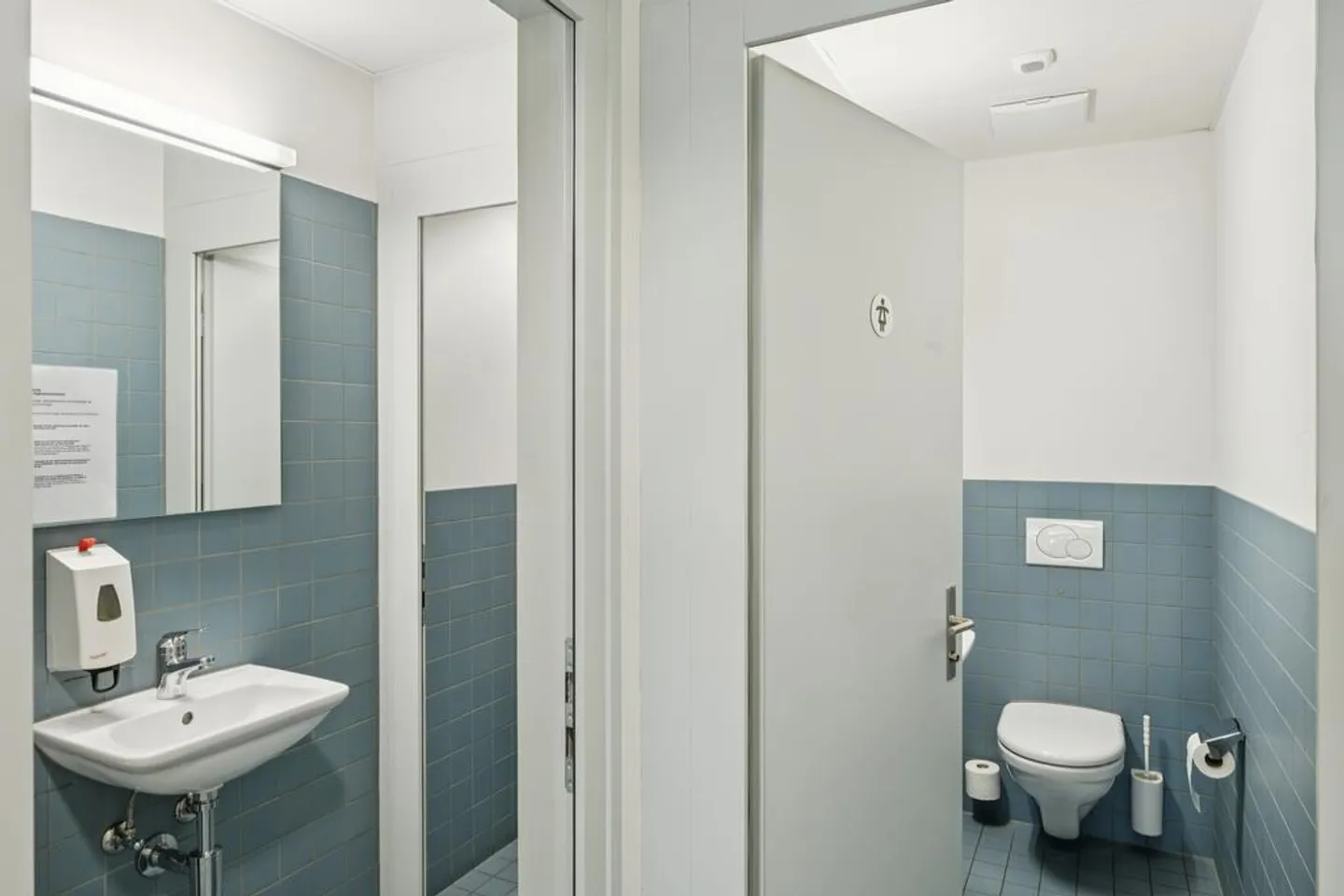 Top developed offices in a central location - Photo 10 of 11