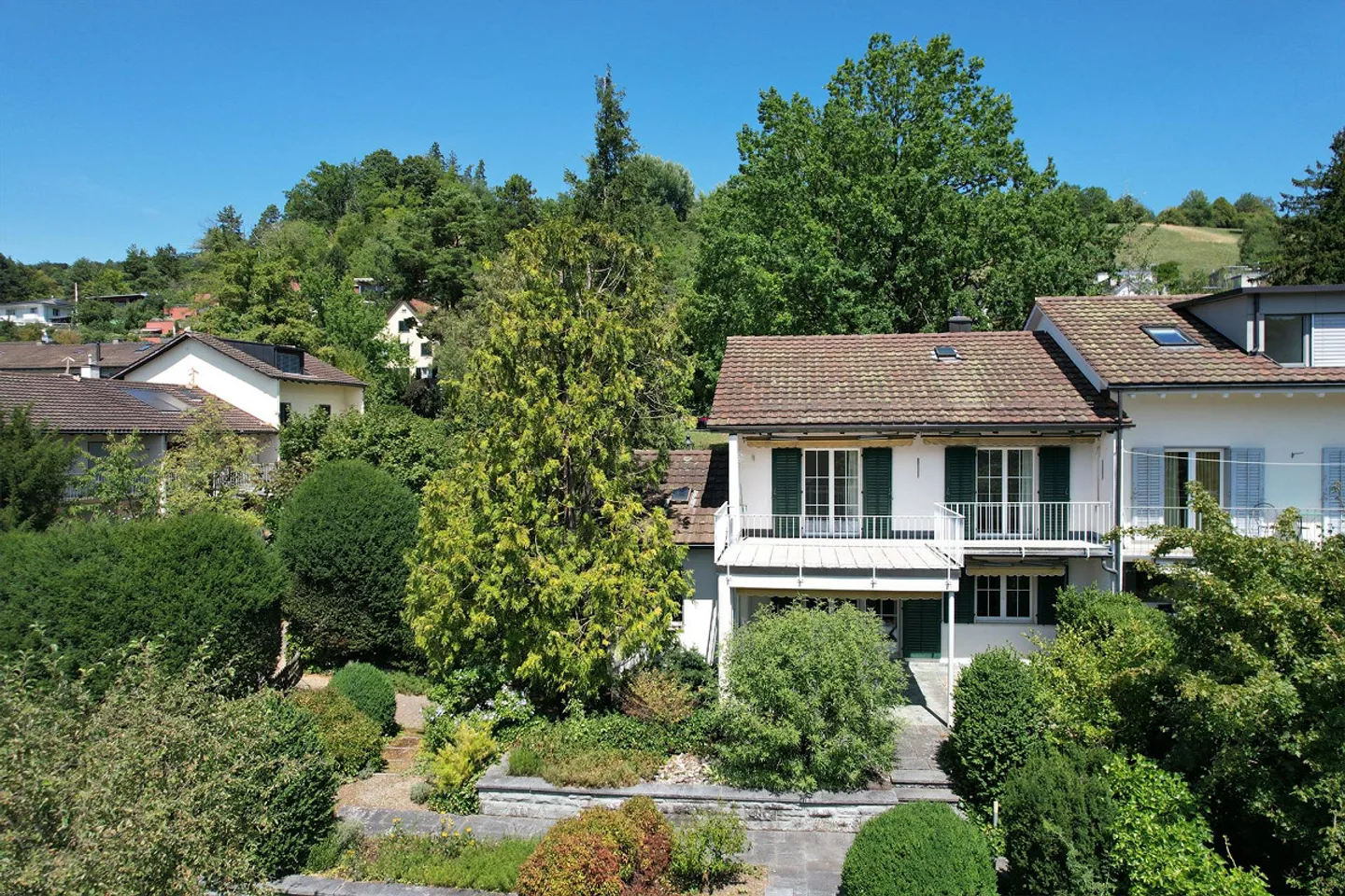 Detached single-family house with separate garage building - Photo 1 of 17