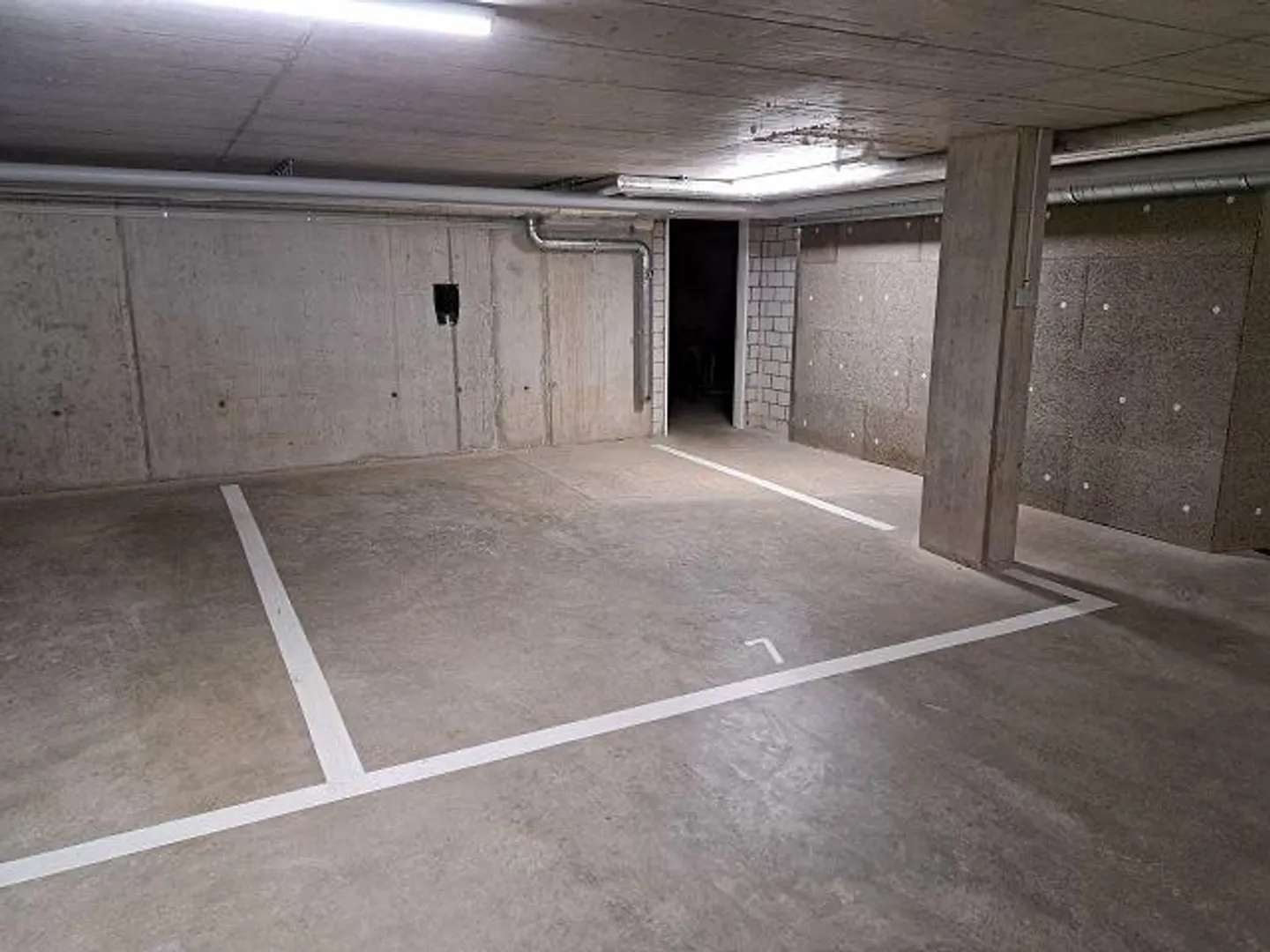 Tiefgaragenparkplatz zu mieten - Foto 4 von 5