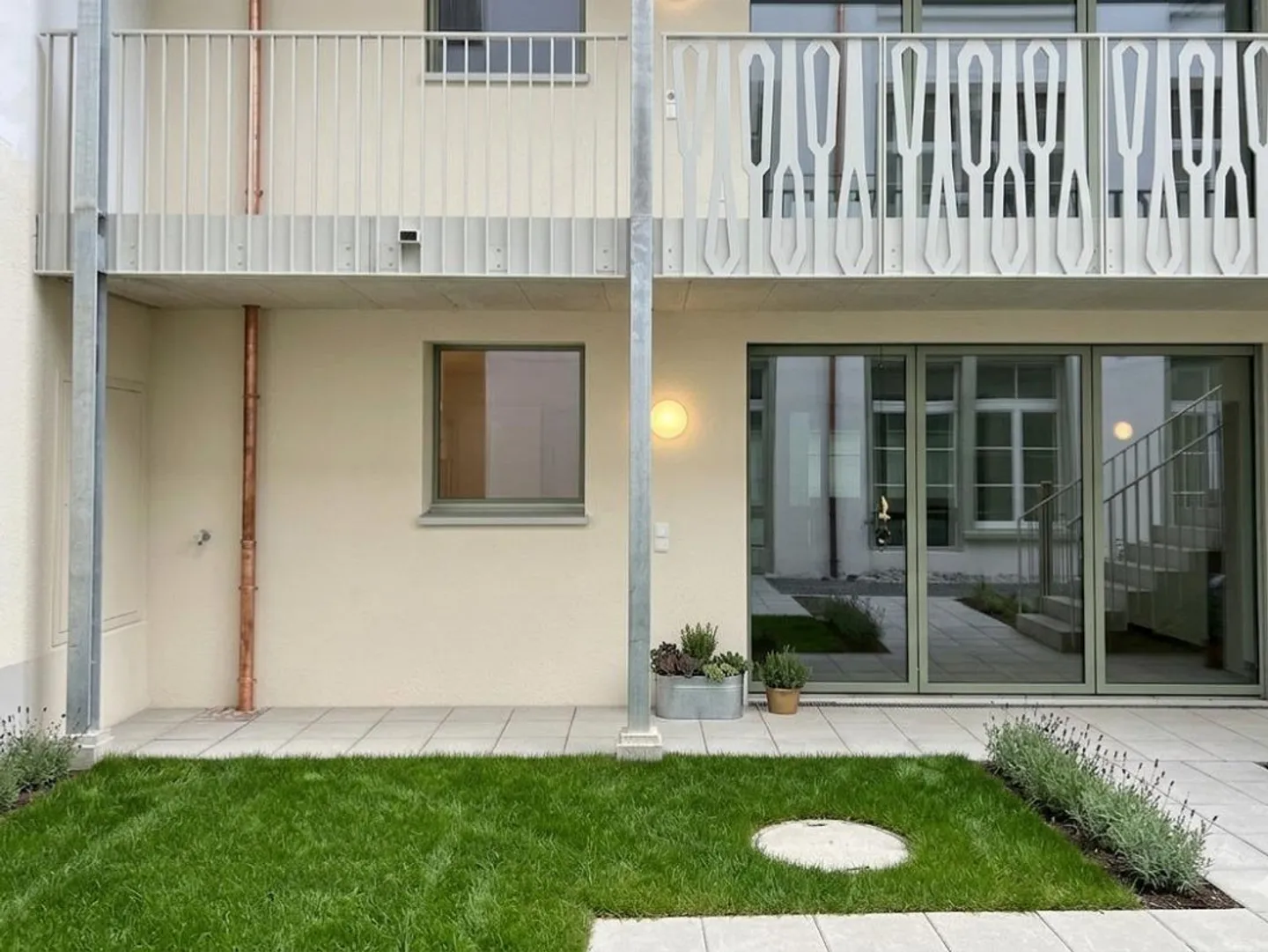 Ottimo appartamento nuovo di 3,5 stanze con area salotto accogliente nella città vecchia - Foto 1 di 9