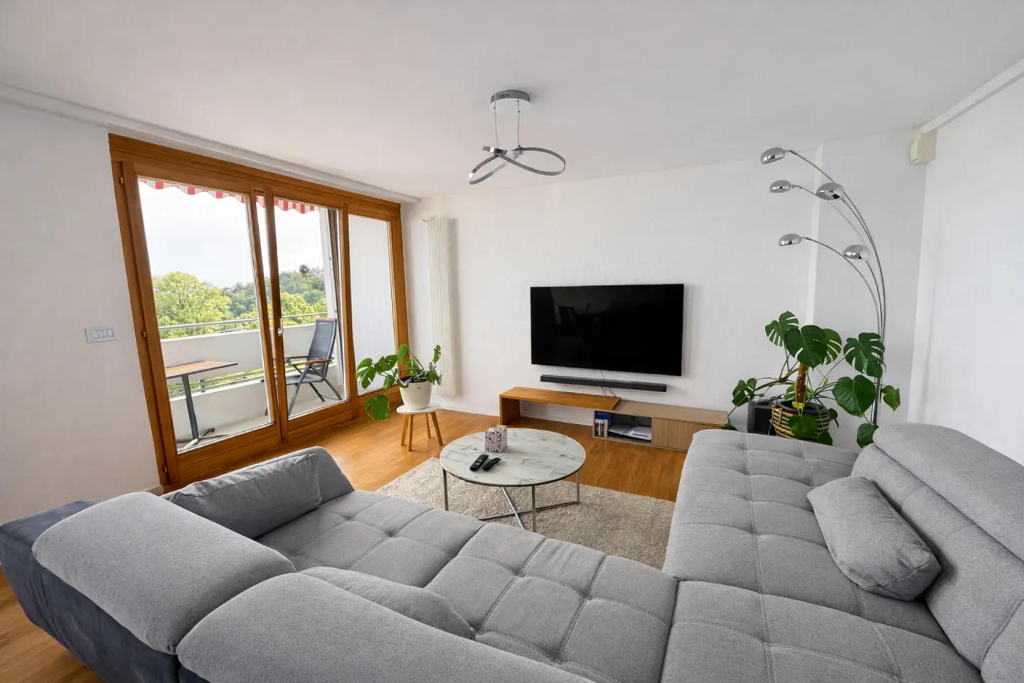 Lake view! 3.5 room apartment with balcony - Photo 2 of 7