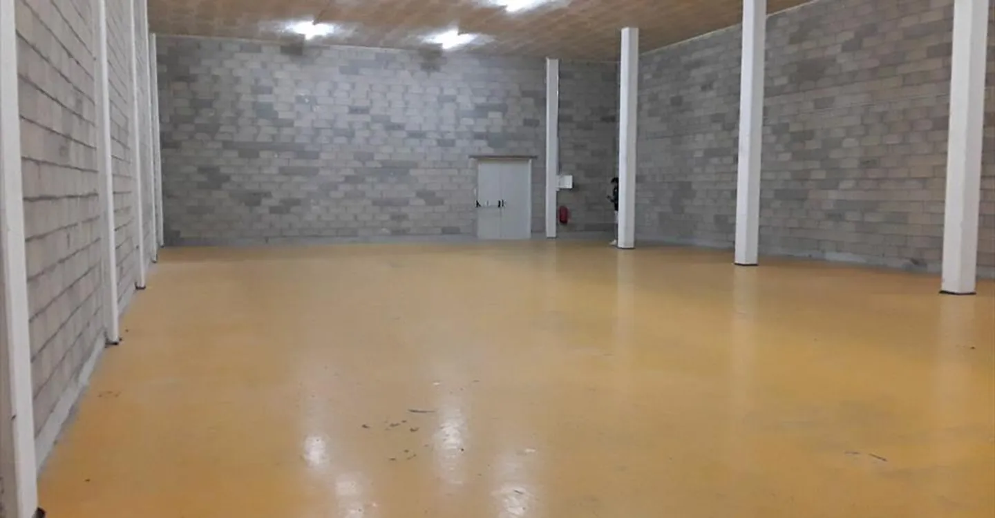 Grande deposito 315m2 - Altezza 5m - Affitto flessibile - Buon accesso ai camion - Foto 1 di 5