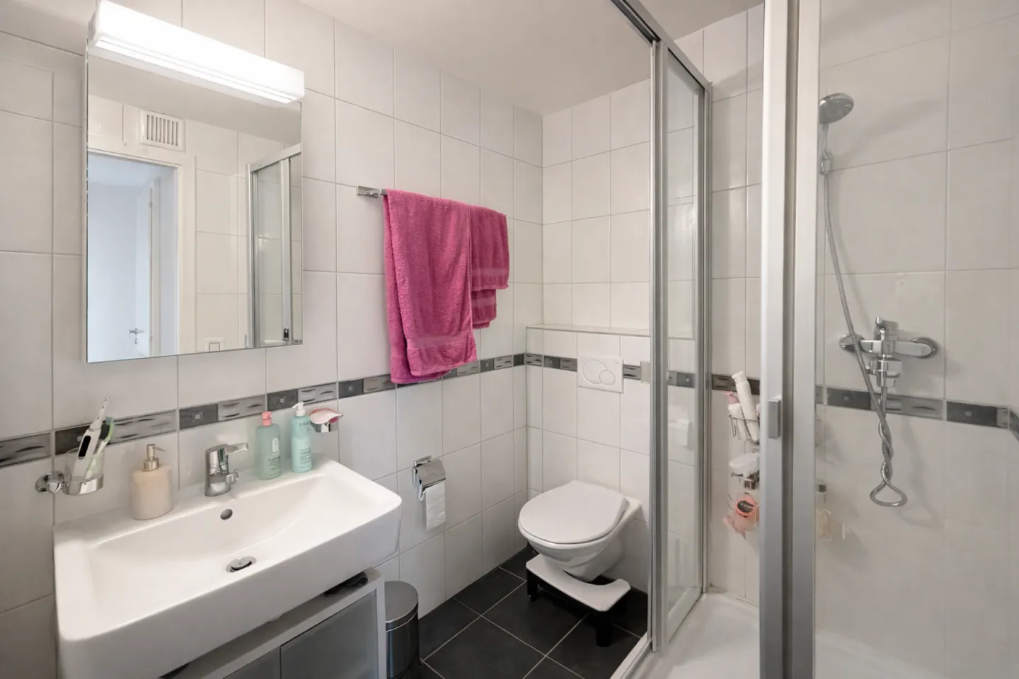 Lake view! 3.5 room apartment with balcony - Photo 6 of 7