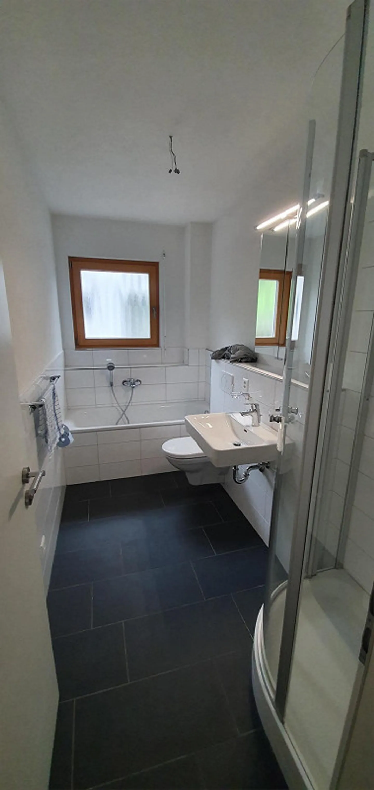 Bright Upper Floor Apartment with a View - Photo 5 of 9