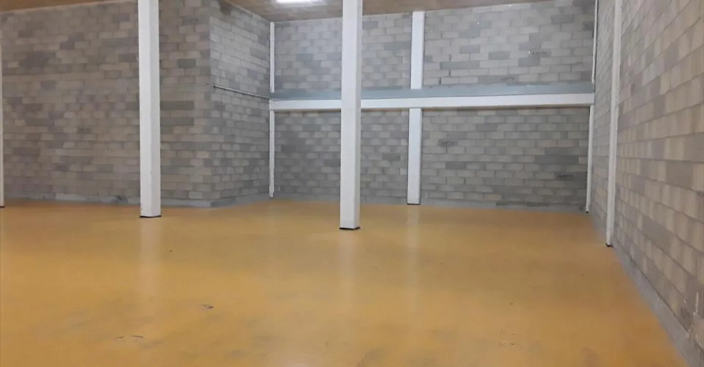 Grande deposito 315m2 - Altezza 5m - Affitto flessibile - Buon accesso ai camion - Foto 2 di 5