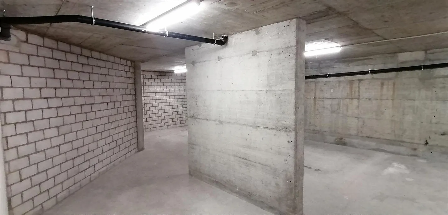 Salle de stockage 72m² - Photo 2 sur 4