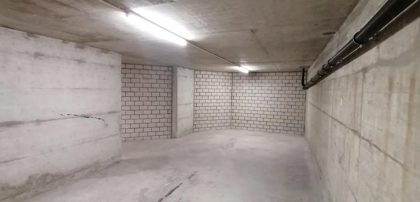 Salle de stockage 72m² - Photo 3 sur 4