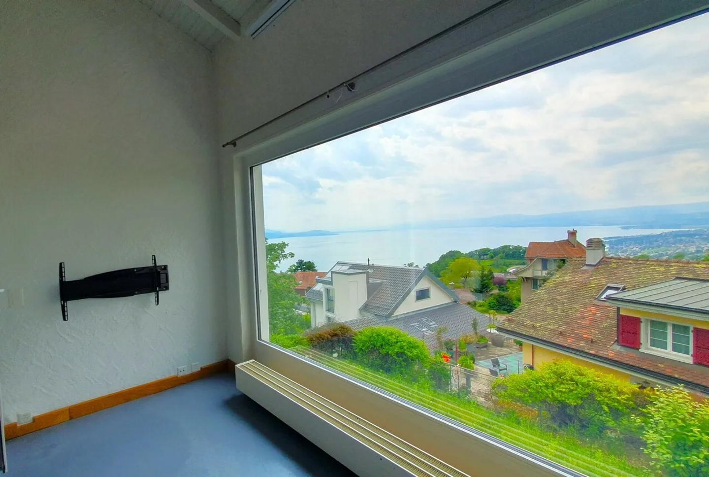 Beeindruckendes Apartment mit Seeblick - Foto 1 von 1