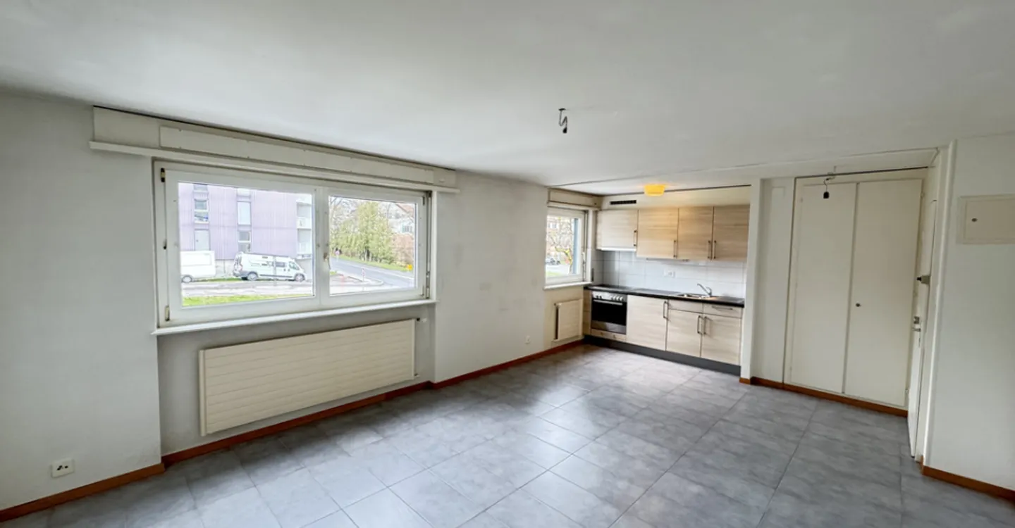 Spacious and close to shops - Photo 1 of 4