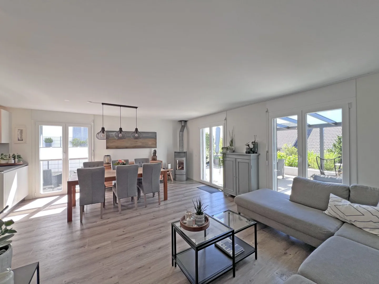 Charming Family Home in Anglikon - Photo 3 of 11