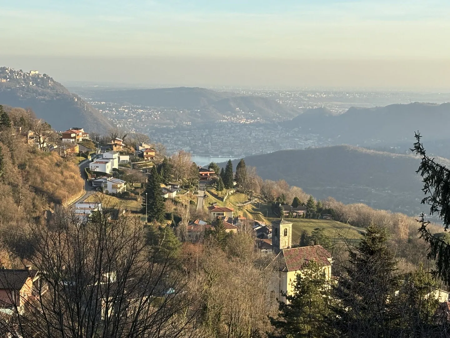 Casa unifamiliare da ristrutturare in una posizione tranquilla e isolata - Foto 4 di 12